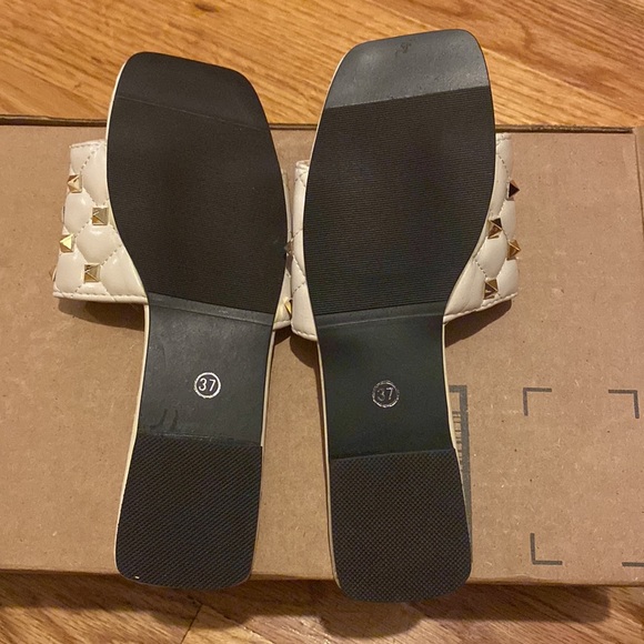 Women's Studded Sandals Flat Square Open Toe Pleather Strap Slides Slip On Shoes - Picture 4 of 6